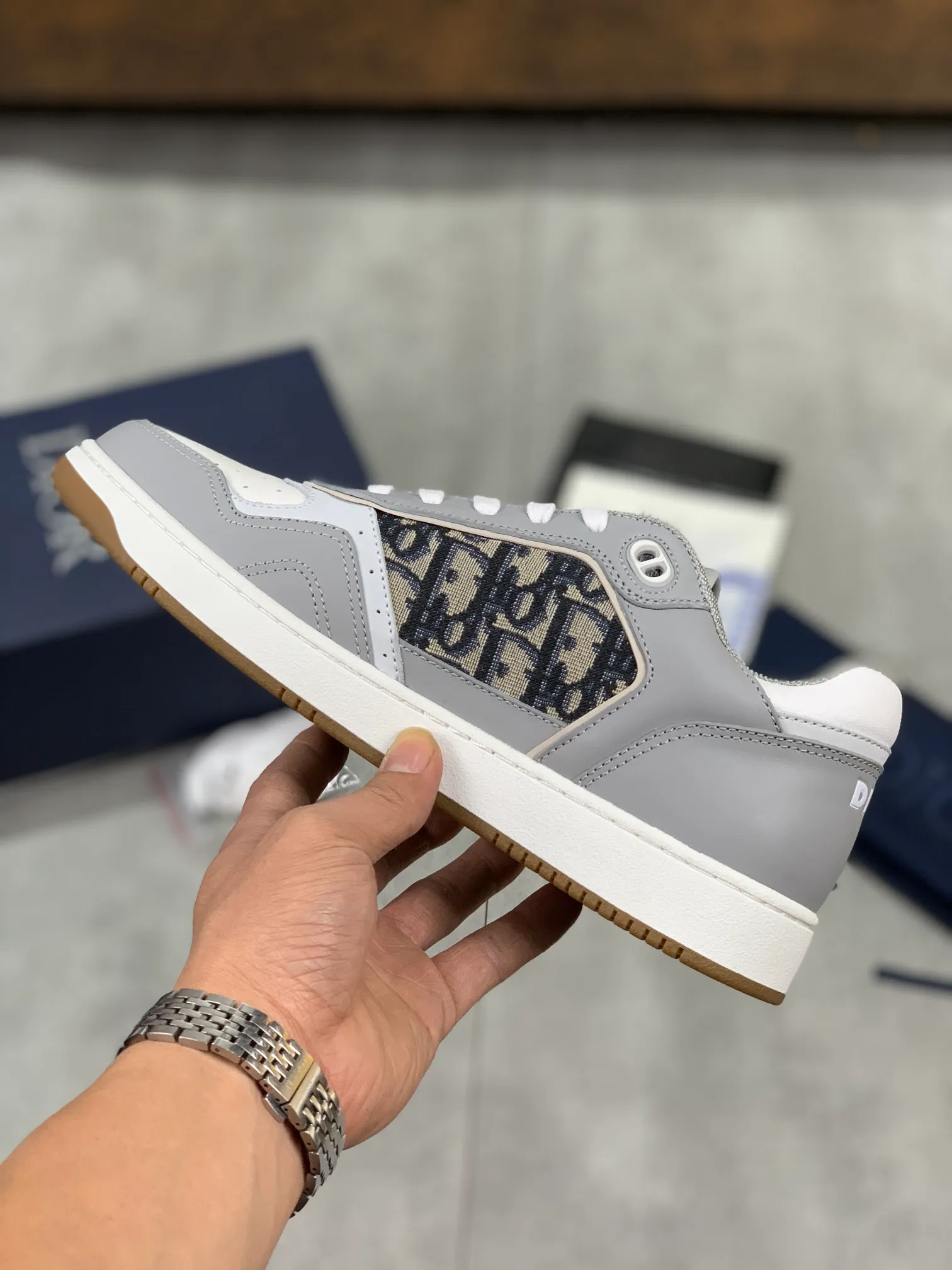 👟👟Ex-factory price 480👟👟 Women's Shoes Women's Clothing Women's Shoes Women's Clothing Women's Shoes Women's Clothing Dior's (Dior) B27 series is the latest popular casual sports shoes for couples. It took more than three months to finally reproduce it perfectly. We made every detail exactly the same as the original. We decisively keep our own styles when shipping. How can beauties and handsome guys who like sports not keep their own styles? With multiple craftsmanship, this low-cut sneaker newly launched this season is one of the flagship styles of the series. Dior B27 sneakers, original version 7800👟👟 Women's shoes Women's clothing Women's shoes Women's shoes Women's clothing Purchase New presbyopic sneakers for early spring. A favorite among major celebrities and Internet celebrities. The on-foot effect is very nice. B27 sneakers are made by Italian craftsmen. They have distinct layers and a unique three-dimensional effect, showing a modern and elegant style, comparable to Dior x AJ1, with classic presbyopic embroidery elements. Currently out of stock across the entire network, the original 1:1 last set at the counter is the perfect shoe shape. Internal stretch details provide ideal comfort and can be paired with a variety of casual looks. Shows fashionable and modern sports style. Original imported Italian silk cowhide stitched with embroidered letters lining and feet, original imported breathable double-layer mesh, original customized T👟👟factory price U two-color outsole. We all follow the original binding process, one last for each yard, and the yardage is accurate. On the surface it seems simple and has no technical content, but in fact it is quite a test of the technical operation of the master Luo Di. The market's top quality is welcome to compare, any details are unconditional 👟👟Ex-factory price K. There are pictures and the truth. Today's Internet celebrities and foreign stars are buying it one after another! Fully responsible for dressing in spring, summer, autumn and winter. CD elements create an avant-garde and bold look. Original molded T👟👟Factory price U outsole No matter how many versions there are on the market, you will be full of surprises the moment you get it! The perfect genuine version, you can go in and out of the counter at will. Fabric: Original imported silk cowhide with embroidered letters Lining: Imported original breathable double-layer mesh Foot: Imported original latex mesh Outsole: Original T👟👟 Factory price U two-color bottom Size: 35-45 (Male 38.46 custom-made, non-refundable and non-exchangeable)
